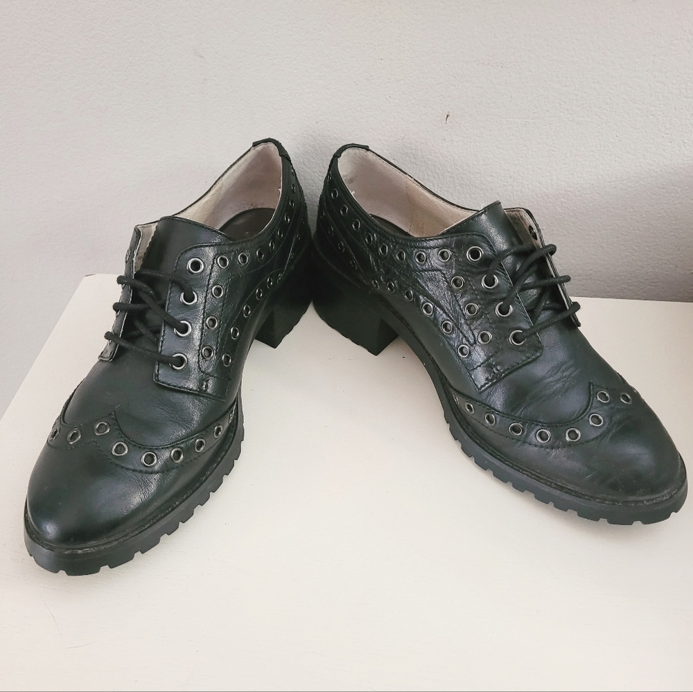 Michael kors Grommet oxfords size 8.5* - Picture 5 of 12